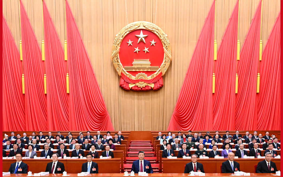 十四届全国人大四次会议开幕 习近平等在主席台就座