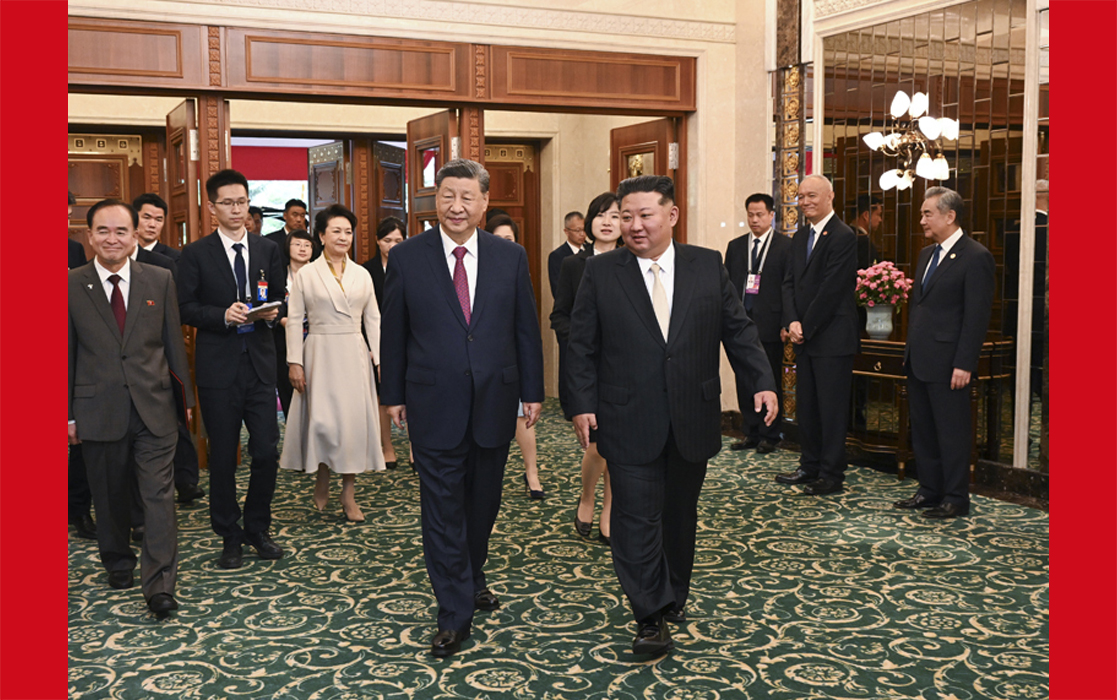 习近平夫妇出席金正恩夫妇举行的小范围午宴